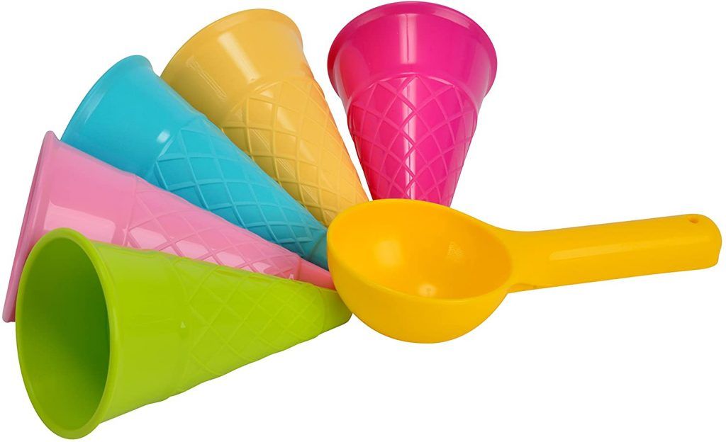 Juego de arena que son conos de helados de colores